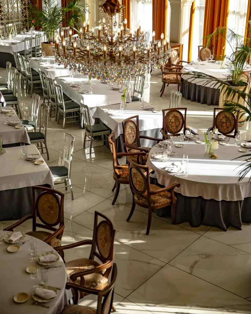 Grand dining hall with chandelier and dressed tables at Georgian House