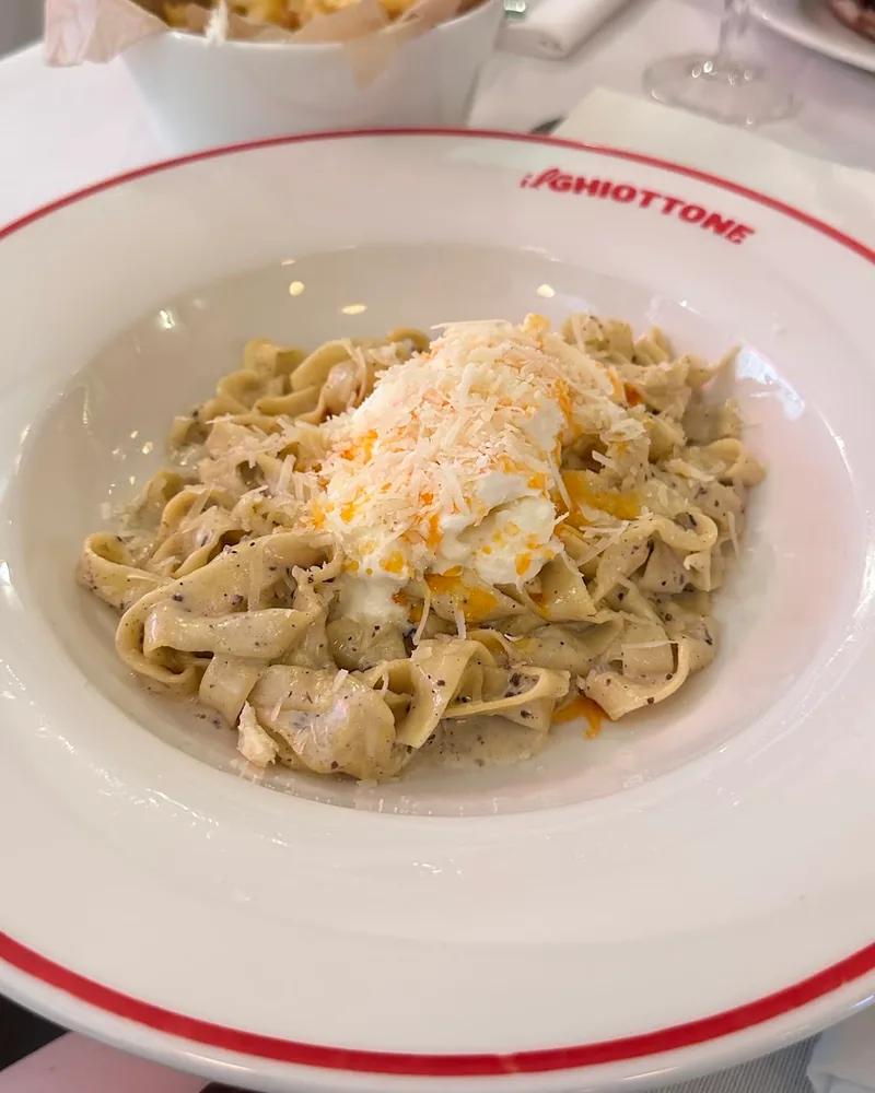 Pasta with cheese and truffle at Il Ghiottone