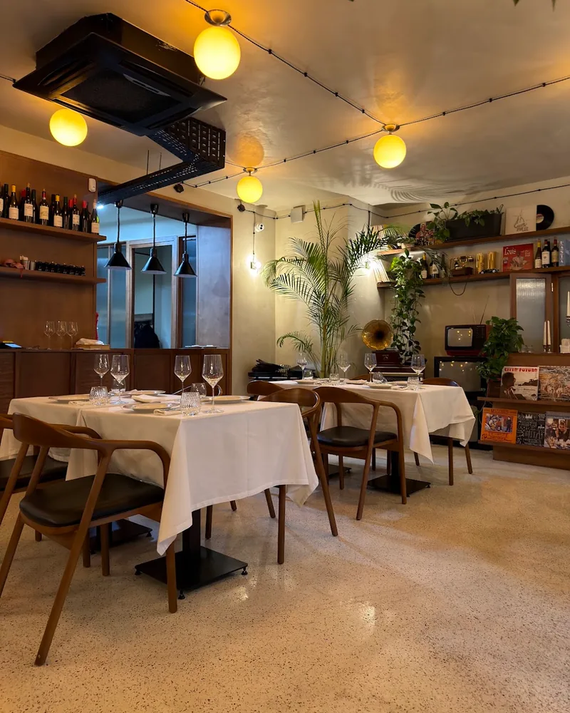 Dining room with set tables and retro decor at Il Ghiottone