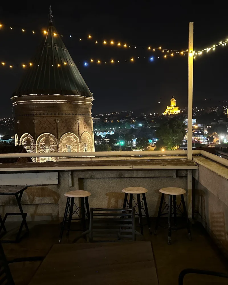 Rooftop terrace with city night view at Los Crayfish Hermanos