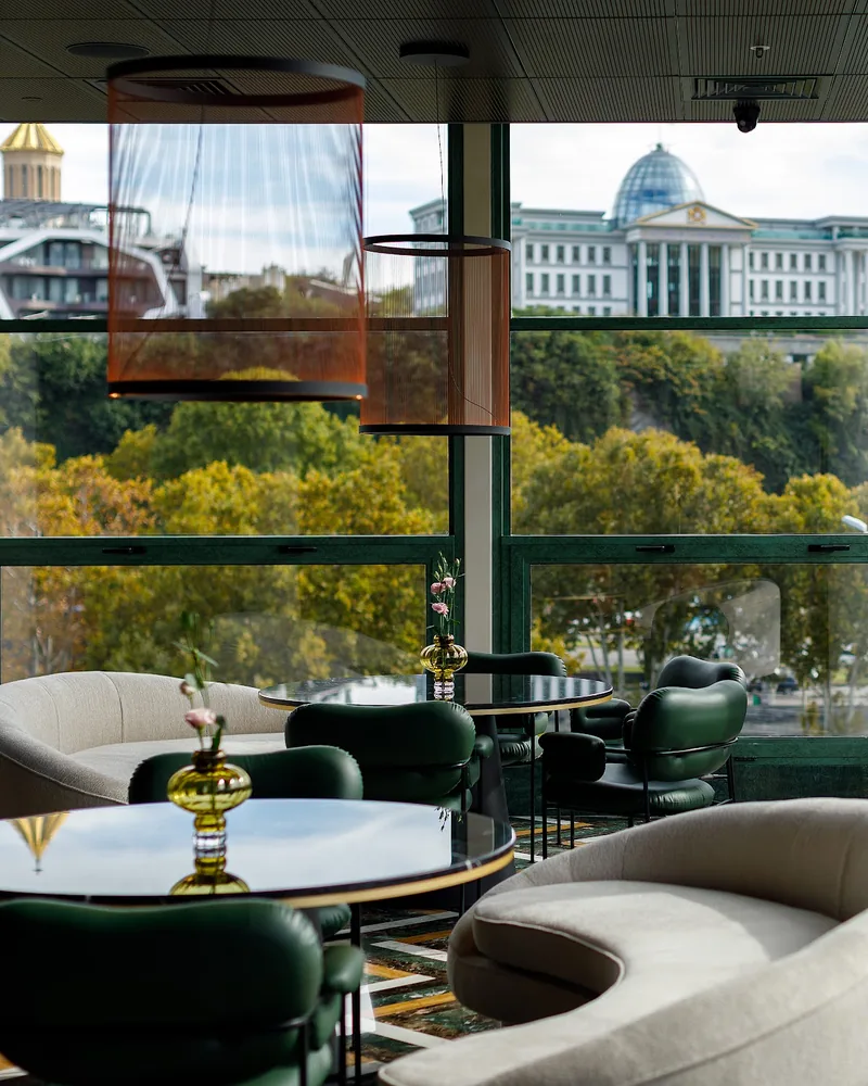 Dining room with panoramic windows overlooking the presidential palace at Mozaiko