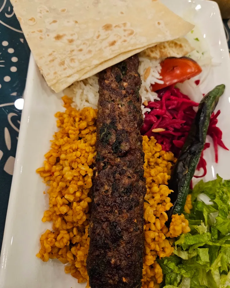 Kebab platter with bulgur, flatbread and pickled red cabbage at Nasimi
