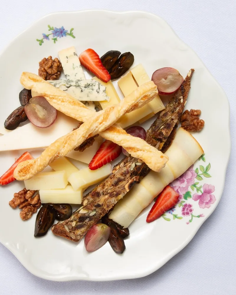 Cheese and fruit platter with breadsticks at OtsY