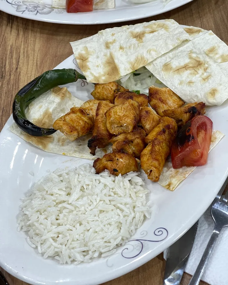 Chicken shish kebab with rice, flatbread and grilled pepper at Sky Way