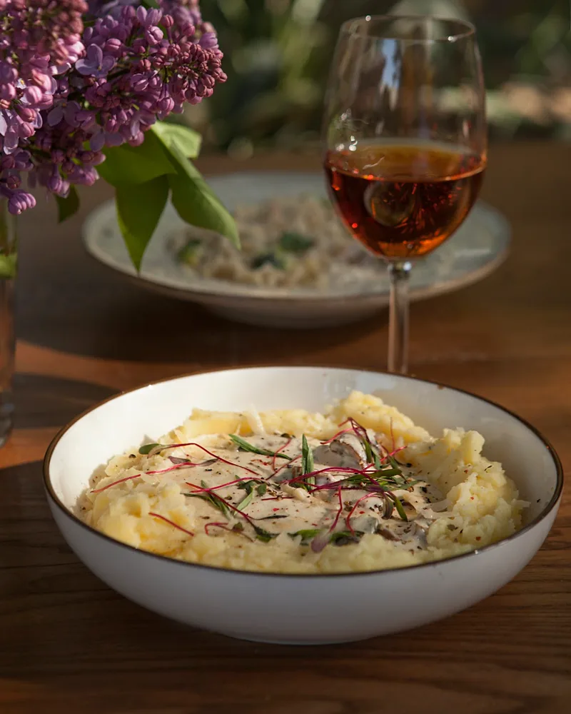 Mashed potato with mushroom sauce and a glass of wine at Tbili Sio