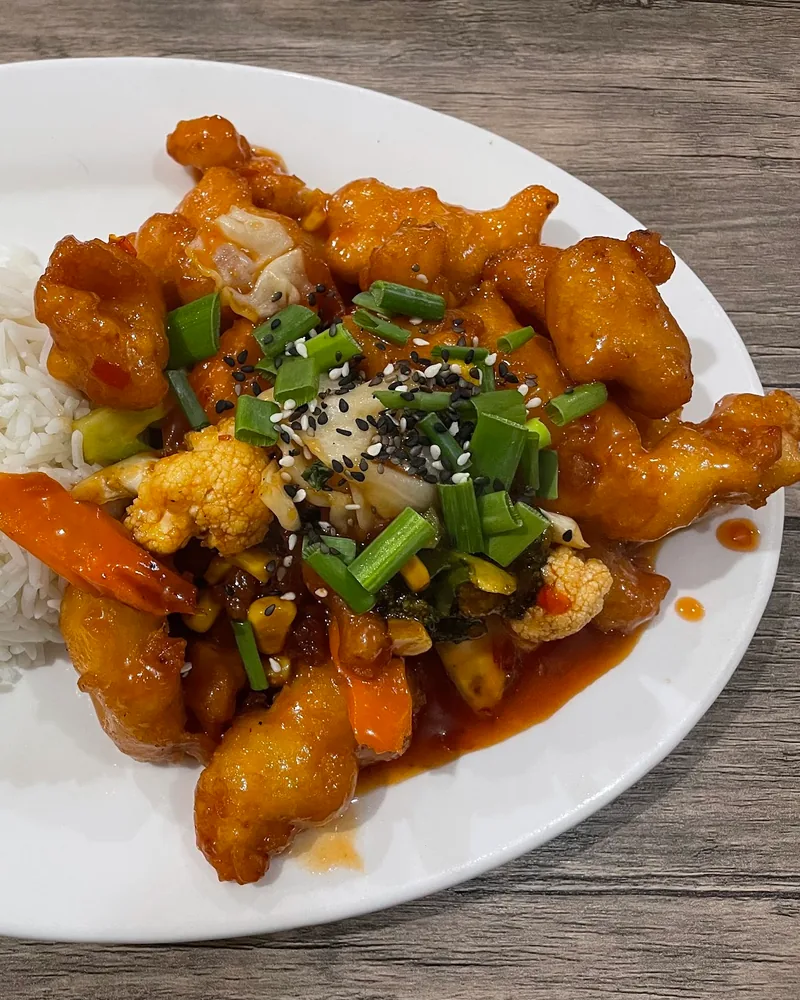 Sweet and sour chicken with white rice and vegetables at Tom Yum