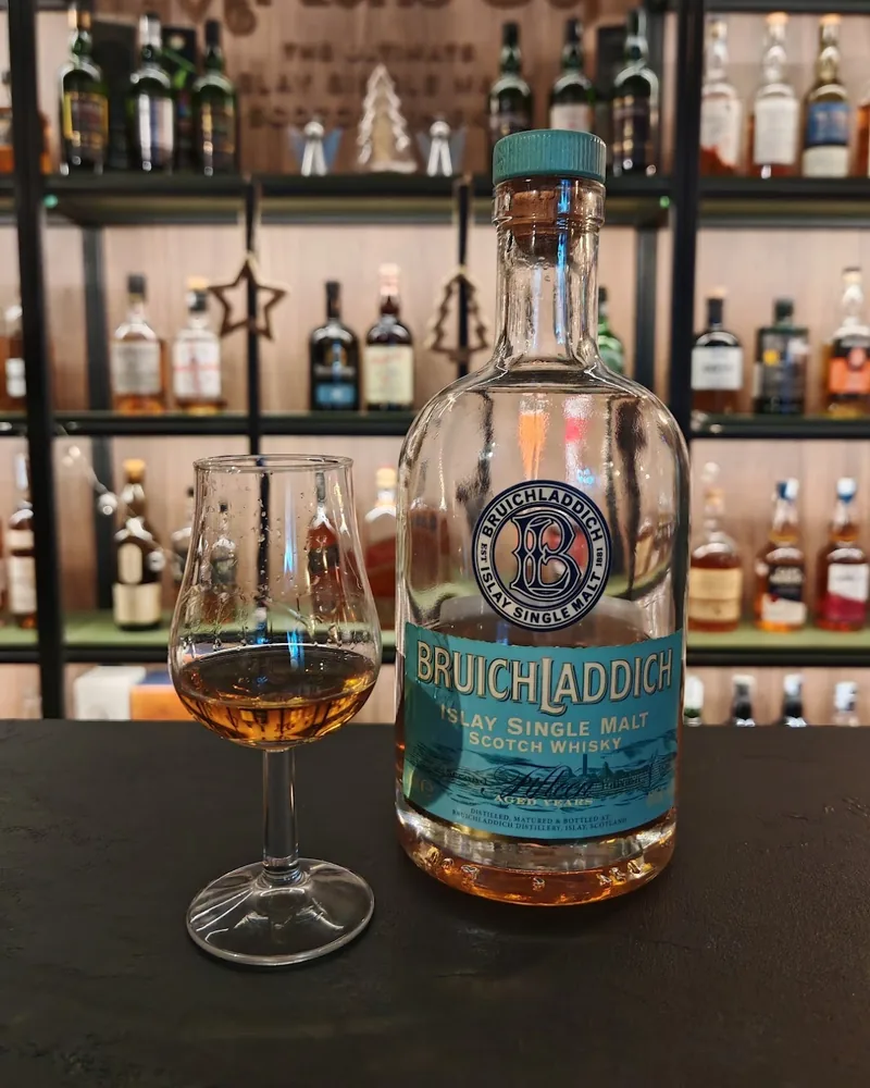 Whisky bottle and a dram in a glencairn glass at Whisky Club Bar